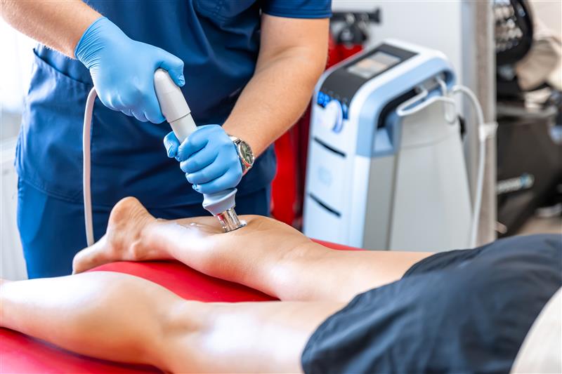 physical-therapy-shin-with-shock-wave-extracorporeal-shockwave-therapy
